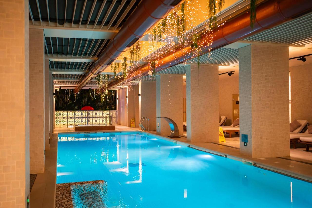Lucky Bansko Aparthotel Spa & Relax Exterior photo The swimming pool at the hotel