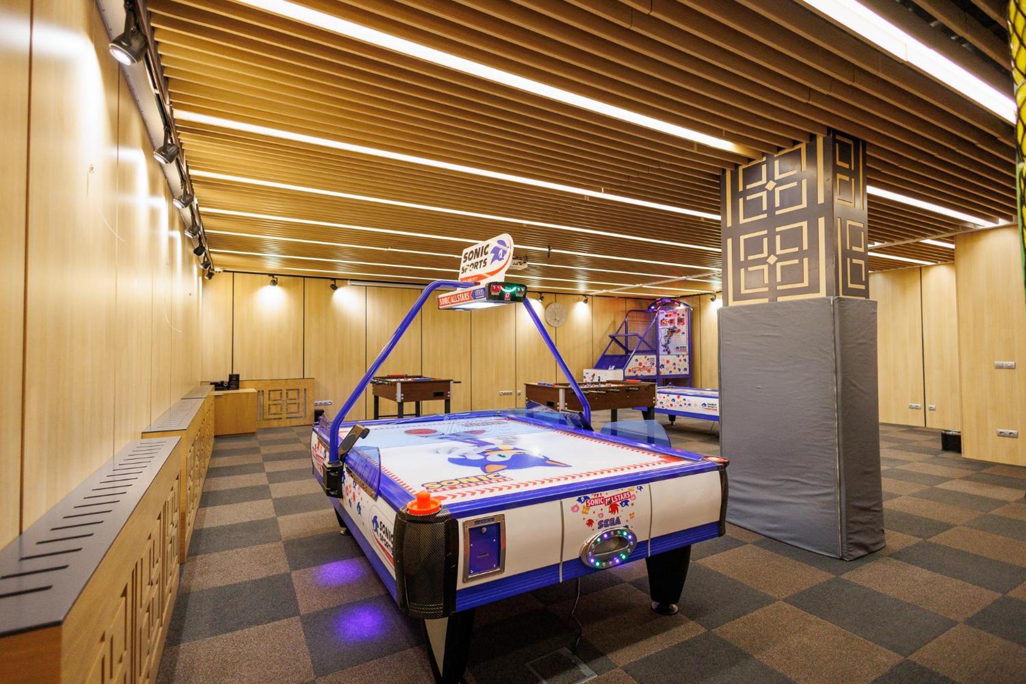 Lucky Bansko Aparthotel Spa & Relax Exterior photo The locker room at the Air Canada Centre