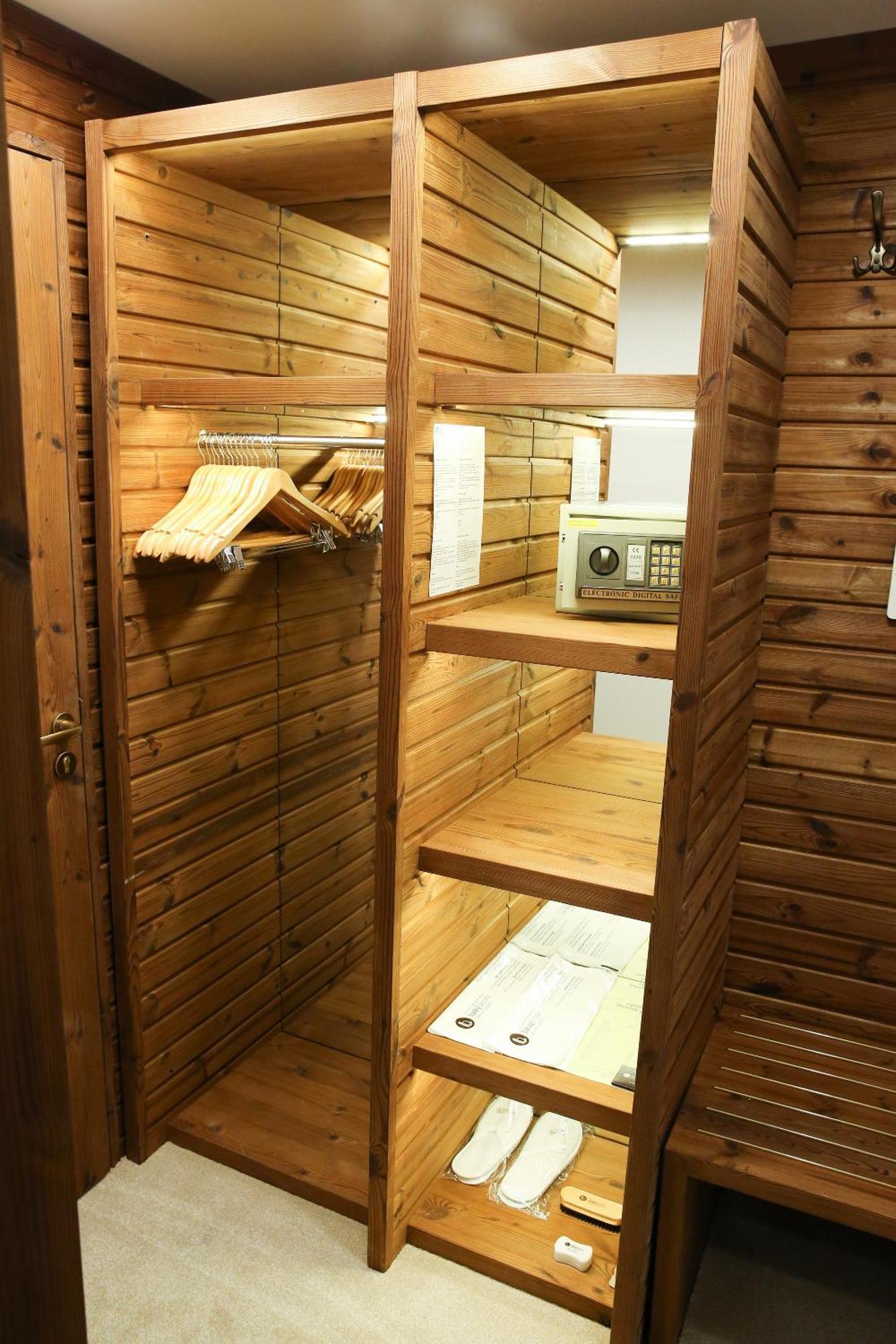 Lucky Bansko Aparthotel Spa & Relax Exterior photo A safe in a hotel room
