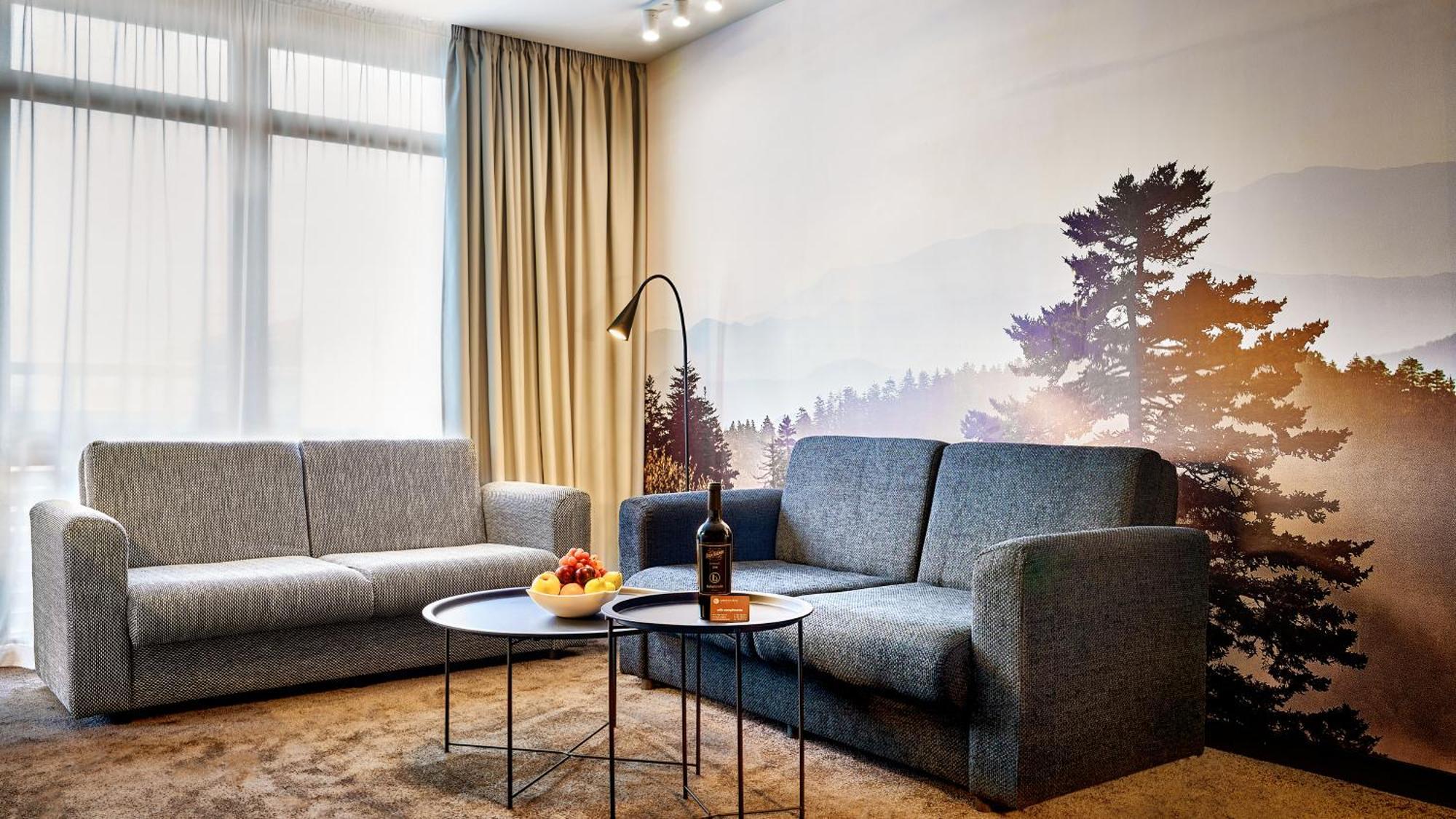 Lucky Bansko Aparthotel Spa & Relax Exterior photo A living room in a hotel
