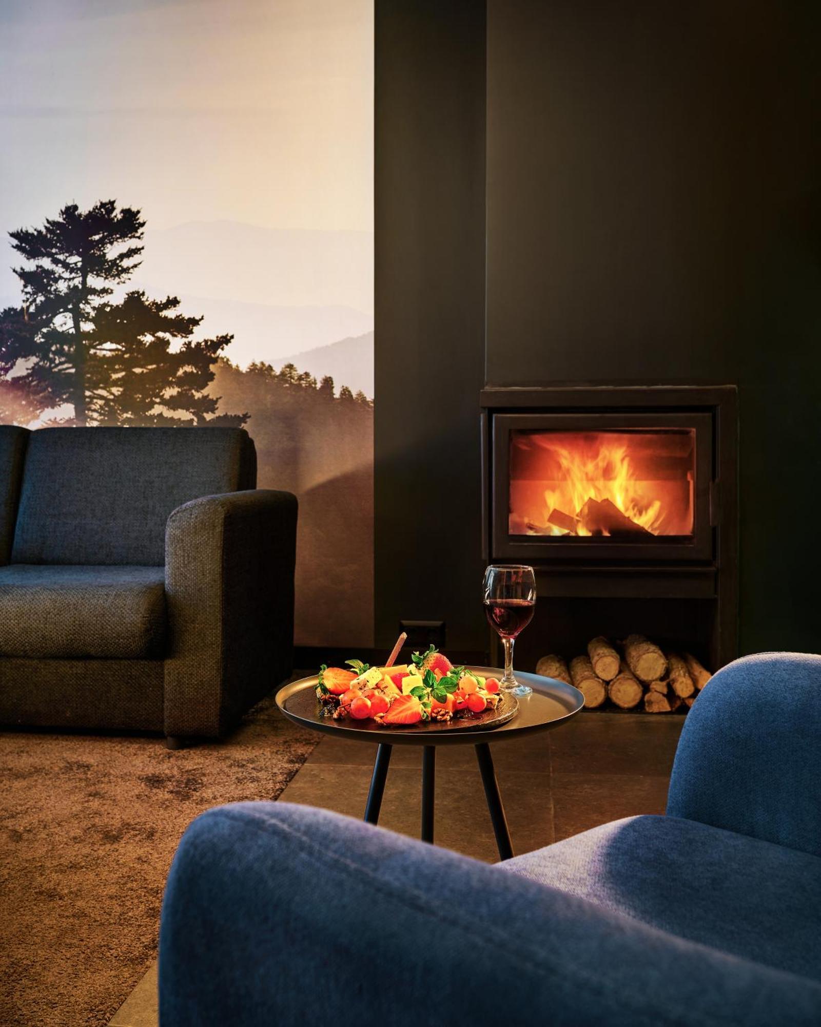 Lucky Bansko Aparthotel Spa & Relax Exterior photo A wood-burning fireplace