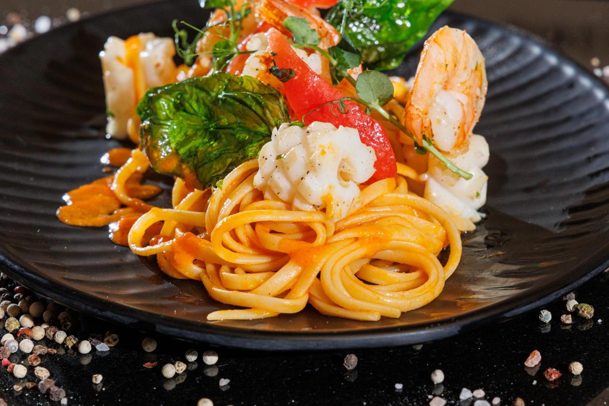 Lucky Bansko Aparthotel Spa & Relax Exterior photo Seafood linguine