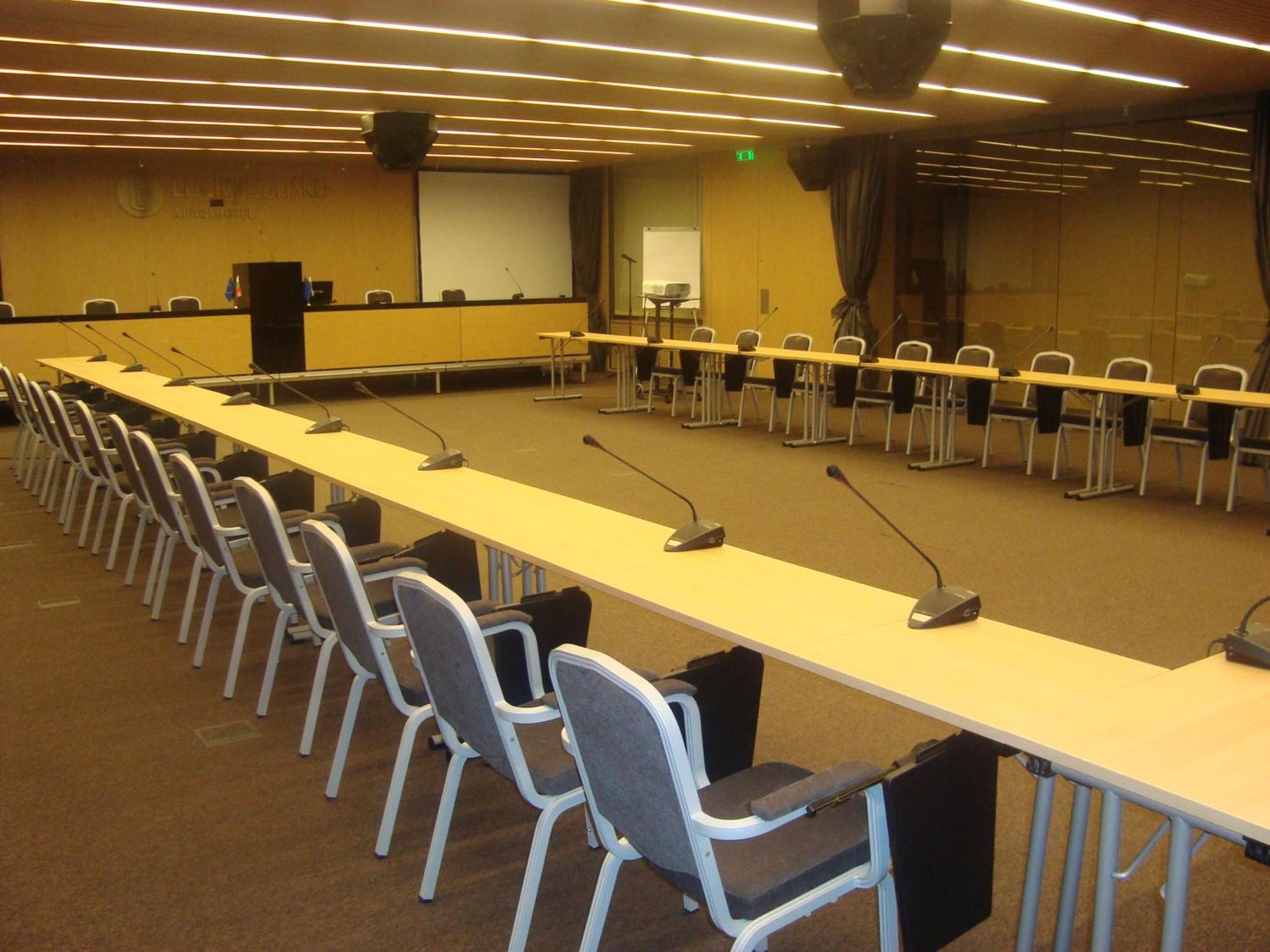 Lucky Bansko Aparthotel Spa & Relax Exterior photo The conference room of the European Economic and Social Committee