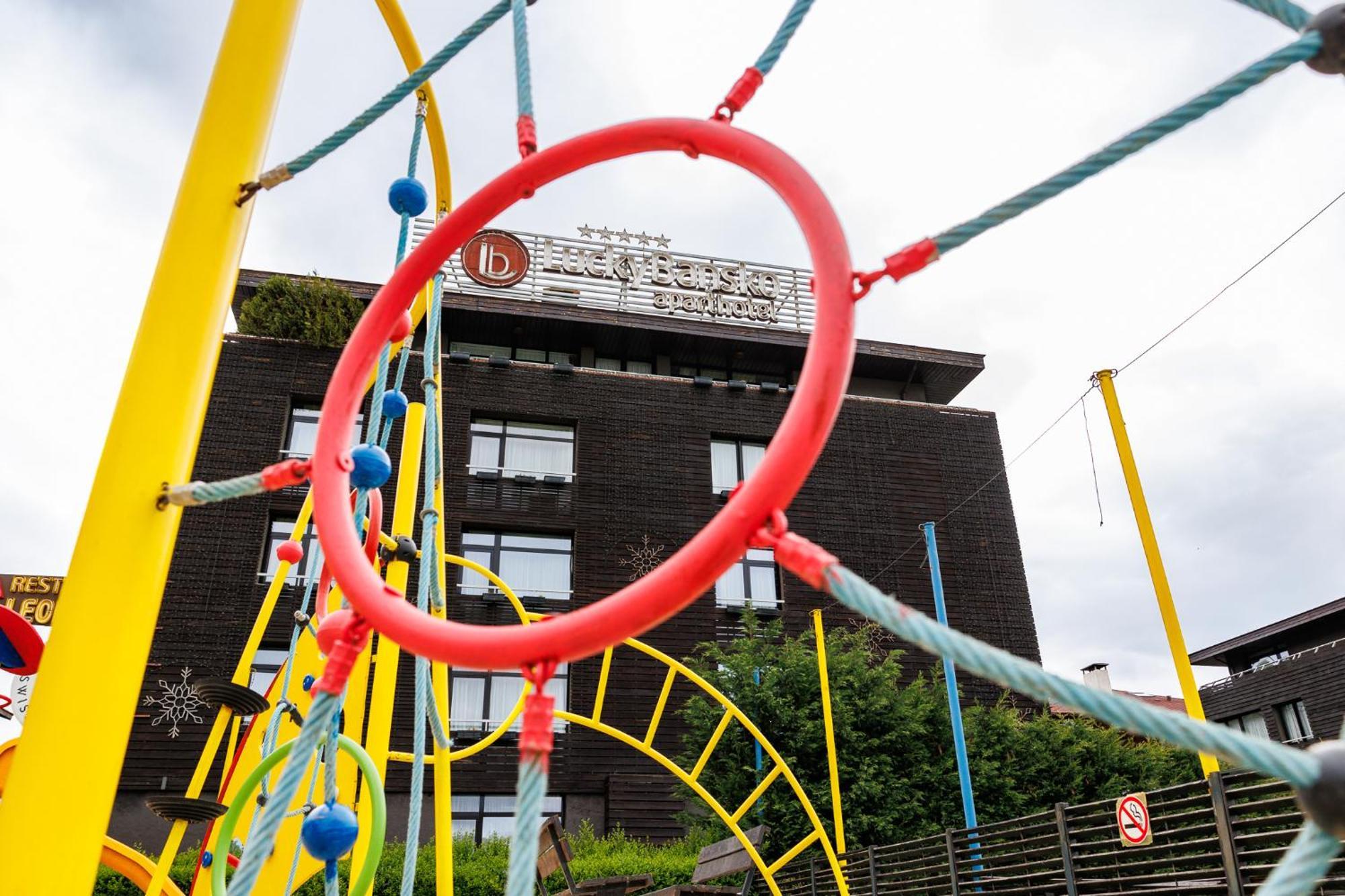 Lucky Bansko Aparthotel Spa & Relax Exterior photo Playground at the school